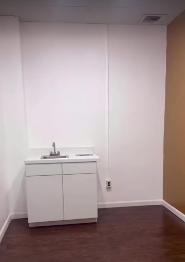 Cozy 8 Mile & Greenfield Suite w/ Sink – Perfect for Non-Hair/Nail Services